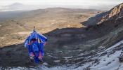 El impresionante salto del ruso Rozov desde la cima del Kilimanjaro hasta la sabana africana