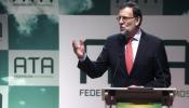 Rajoy dice que creará empleo sin distraerse en "componendas, rumores o cotilleos"