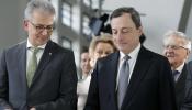 Draghi arremete contra "los populismos que quieren renacionalizar la economía"