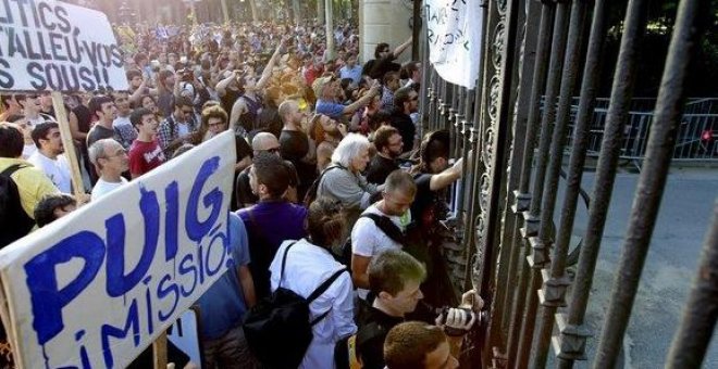 Manifestaciones frente al Parlament: de la "kale borroka" en 2011 a "la fuerza del pueblo catalán" en 2017