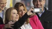 Susana Díaz escenifica de nuevo su frialdad con Pedro Sánchez