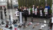Seis mil zapatos contra las “políticas racistas” del PP en Vitoria