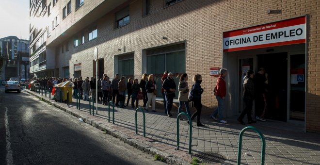 El Gobierno prorroga la ayuda de 450 euros a desempleados hasta el 30 de abril de 2018