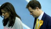 Clegg deja abierta su continuidad tras el batacazo histórico de los liberales