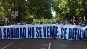 La 'marea blanca' exige en Madrid que se revierta todo "lo privatizado"