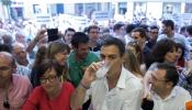 Escrache a Pedro Sánchez en Málaga por reivindicaciones a Susana Díaz