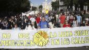Miles de personas salen a la calle en Madrid para celebrar el cuarto aniversario del 15-M
