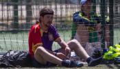 Pablo Iglesias, con la camiseta republicana, 'reflexiona' jugando una pachanga de fútbol