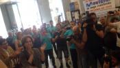 Colau apoya a los trabajadores de Telefónica que ocupan un edificio en Barcelona