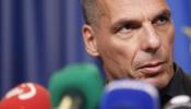 Varufakis: "La negativa a extender el rescate del Eurogrupo dañará la credibilidad del euro"