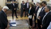 Los nuevos ministros del Gobierno griego juran el cargo tras la remodelación