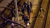 Muere un inmigrante en el túnel de la Mancha durante una incursión masiva