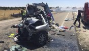 Mueren tres menores al estrellarse su coche contra un camión en Zamora
