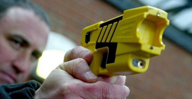 La Guardia Civil dotará a los agentes de las polémicas armas táser