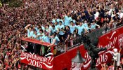 Una marea de 50.000 'leones' recibe al Athletic tras conquistar la Supercopa