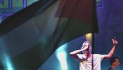 El cantante judío Matisyahu actúa entre banderas palestinas y silbidos