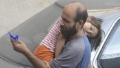 Una campaña de 'crowfunding' logra 62.000 euros para un refugiado sirio que vendía 'bolis' con su hija al cuello