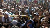 Miles de refugiados esperan en la isla griega de Lesbos un ferri hacia Atenas