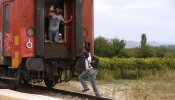 Miles de refugiados en Macedonia emprenden su camino a Hungría