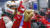 Vettel se impone en Singapur; Alonso y Hamilton abandonan