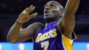 El exjugador de los Lakers, Lamar Odom, ya está consciente y respira por sí mismo