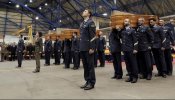 Familiares, compañeros y autoridades despiden en un sobrio funeral a los militares muertos en el helicóptero