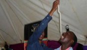 Comer serpientes vivas, beber petróleo... las nuevas prácticas religiosas que Sudáfrica investiga