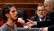 El diputado de Podemos asegura que no se quitará las rastas y atribuye la polémica al "circo político-mediático"