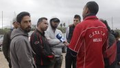 Hospitalizados durante horas cuatro sirios que hacían huelga de hambre en el CETI de Melilla