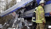 Al menos diez muertos y un centenar de heridos tras chocar dos trenes en Alemania