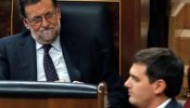 Rivera acusa a Rajoy de poner "en jaque al rey" y a Iglesias le reprocha no parecerse al PCE de la Transición