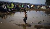 IU acusa a la Unión Europea de condenar a los refugiados a “vivir en un agujero negro”