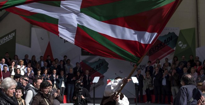 El 59% de los vascos querría que la relación Euskadi-España se decidiera en referéndum