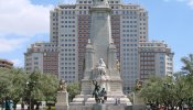 Los madrileños piden a Carmena que no retire el monumento de Cervantes de Plaza de España