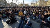 El movimiento Nuit Debout de París comenzó a sentarse