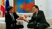 Rajoy regala el 'Quijote' a Puigdemont