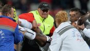 El exjugador del Córdoba Patrick Ekeng fallece en pleno partido en Rumanía por un paro cardiaco