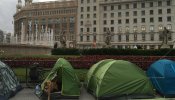 Un grupo de indignados acampa en Barcelona para conmemorar el quinto aniversario del 15-M