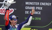 Lorenzo arrasa en Le Mans y se coloca líder del Mundial de MotoGP