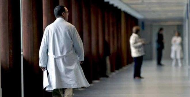 El 40% de los médicos que terminan el MIR se pluriemplea