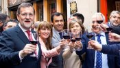 Rajoy disfruta en Logroño de sus aficiones: pasear y beber vino
