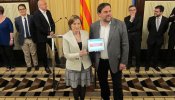 Junqueras entrega a Forcadell unos Presupuestos "con sentido de Estado"