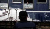 Grecia desaloja el campo de Idomeni con un "número desorbitado de Policías" y "de forma impasible"