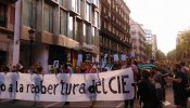 Cientos de personas marchan contra la reapertura del CIE de Barcelona pese a la prórroga del Gobierno