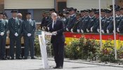 Policías y guardias civiles dicen que Fernández Díaz "no puede seguir ni un minuto más al frente de Interior"