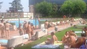 El nudismo en las piscinas quiere "naturalizar" el cuerpo humano