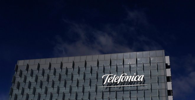 El beneficio de Telefónica hasta septiembre baja un 50% por el impacto del plan de bajas