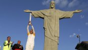 La antorcha olímpica sube al Cristo del Corcovado horas antes de que encienda el pebetero en Maracaná