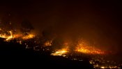 El incendio de La Palma sigue avanzando y llega a la dorsal de la isla en Mazo