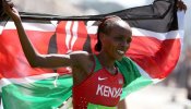 Sumgong da a Kenia el primer oro en un maratón olímpico femenino